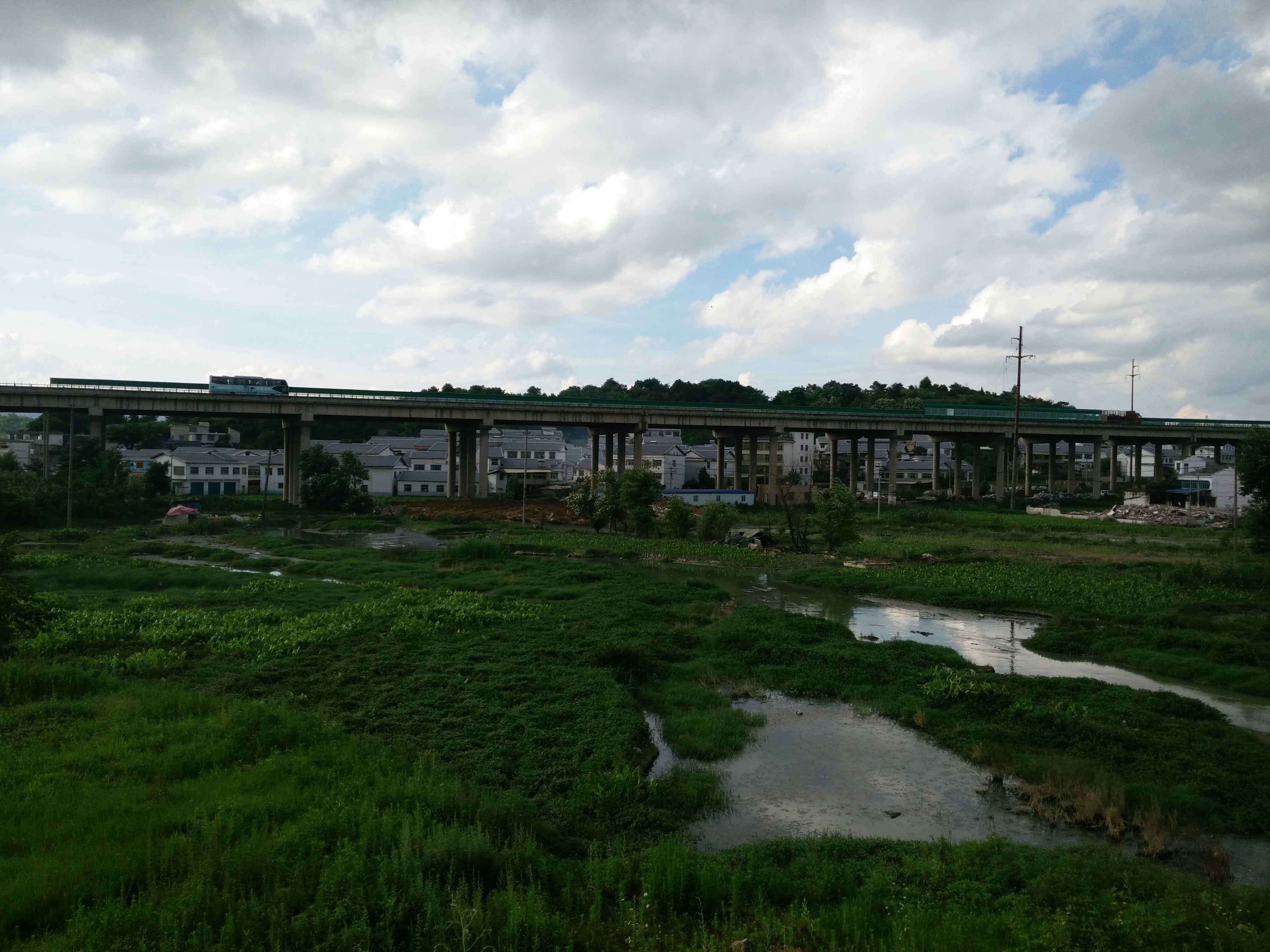 建設(shè)項(xiàng)目土石方測(cè)量現(xiàn)場(chǎng)